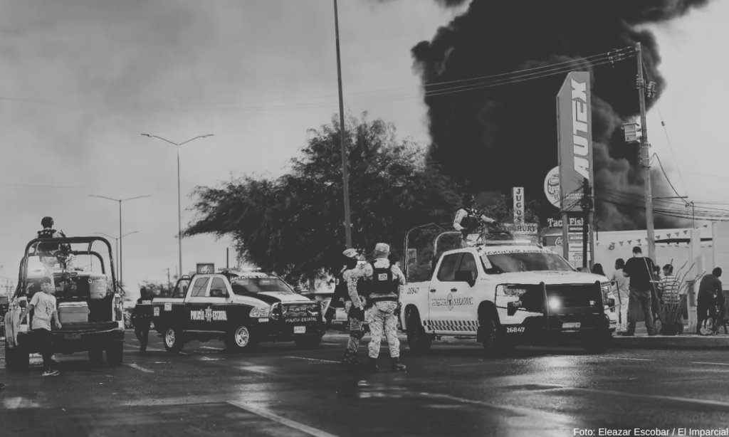 Incendio en bodegas de Hermosillo moviliza a más de 70 bomberos