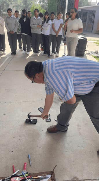 Escuela de Durango en el Ojo del Huracán por Quemar Celulares de sus Alumnos