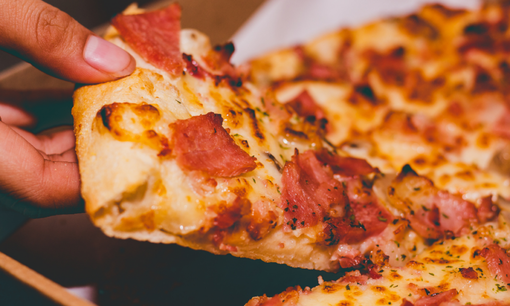 Desmantelan "pizzería" entregaba pizza con "aderezo" de cocaína