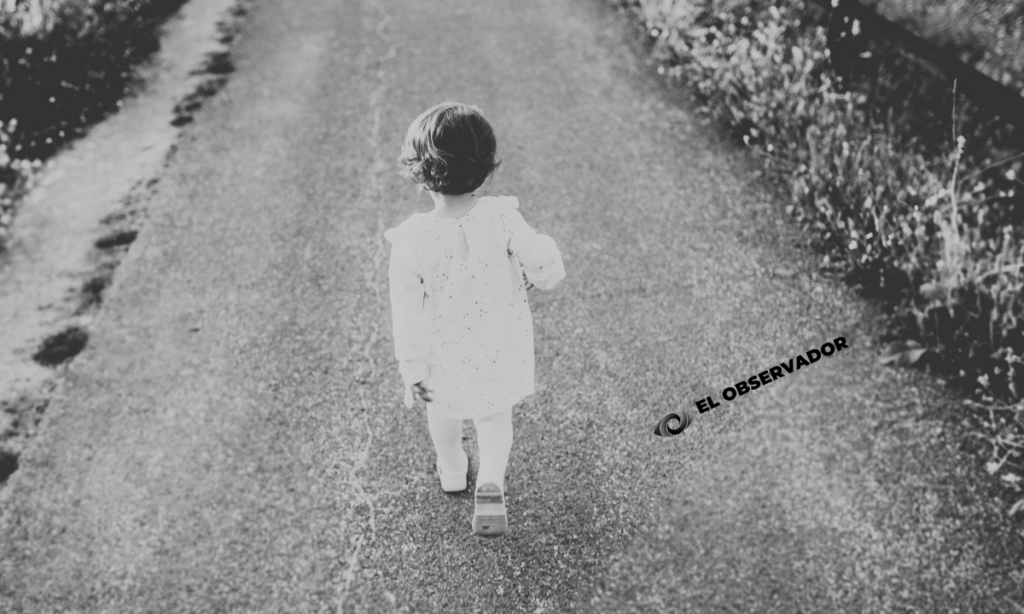 Muere niña de dos años, su padre la dejó olvidada en el coche
