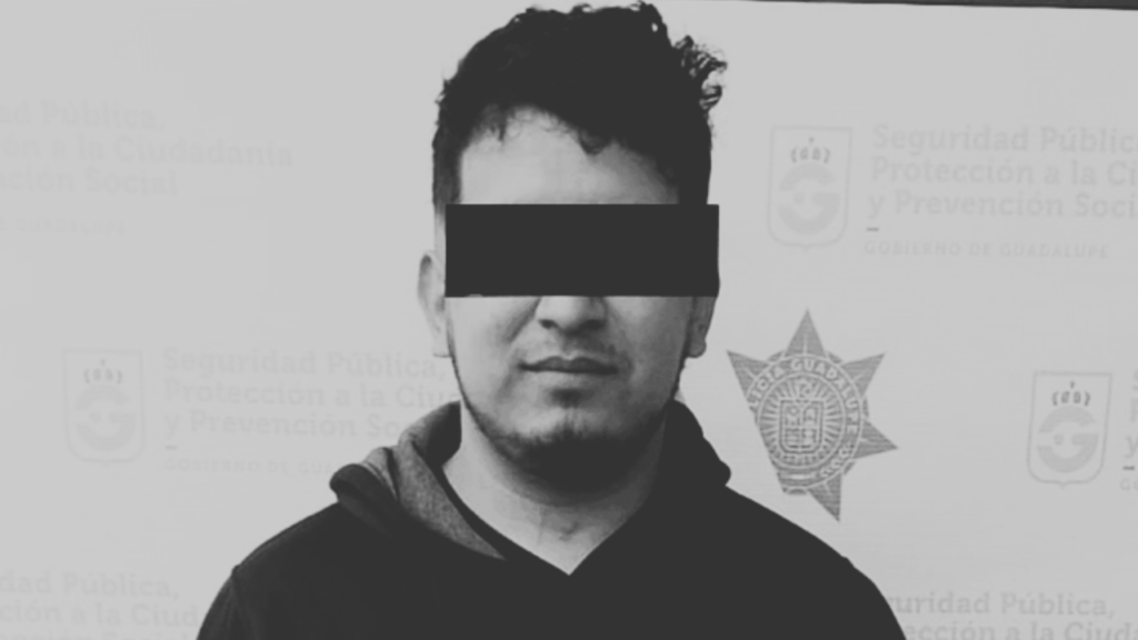 Detienen a sujeto por golpear y estrangular a su esposa embarazada