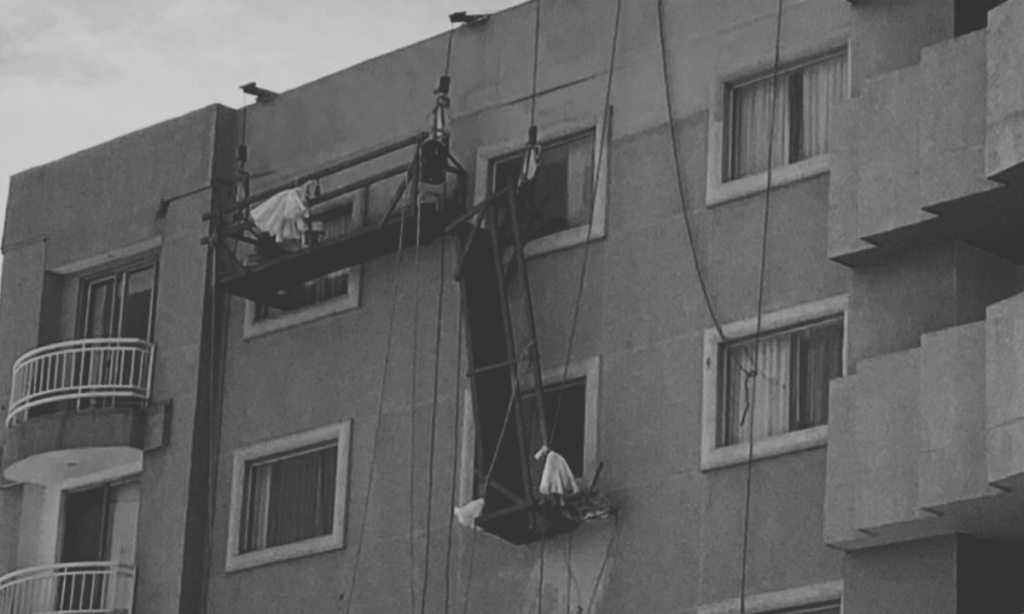 Trabajadores caen 12 metros por falla de andamio en hotel de Hermosillo