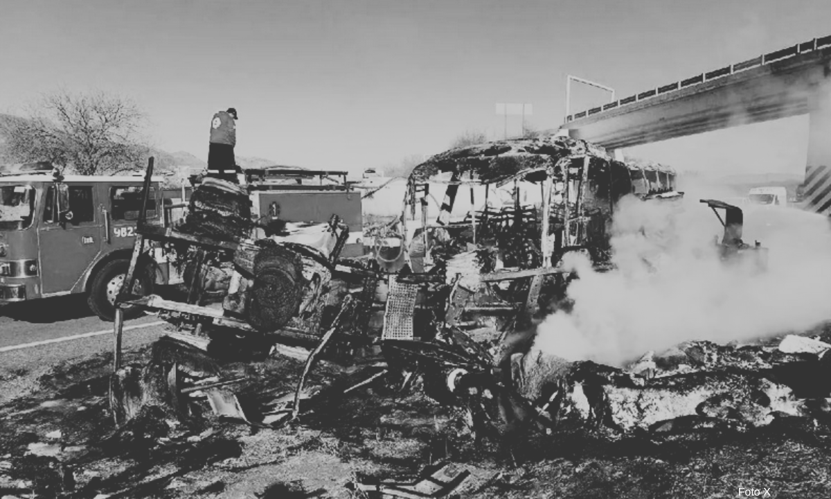 Incendio tras choque deja 14 personas calcinadas y varios heridos en en Durango
