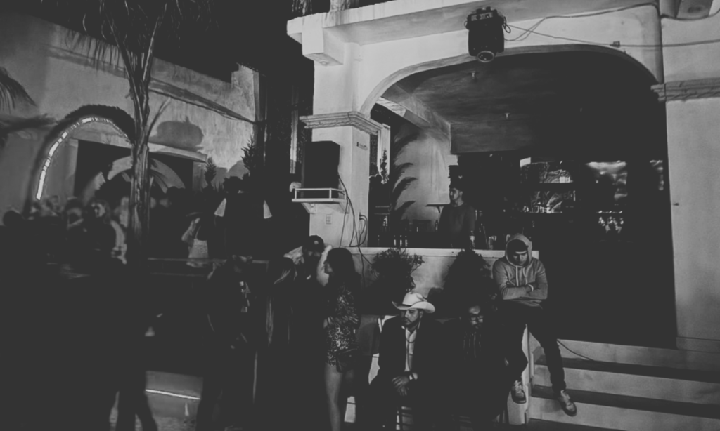 Aseguran armas y drogas en fiesta clandestina de la Buenos Aires