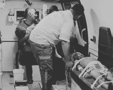 Ataque israelí mata a 20 personas en escuela que alberga a desplazados